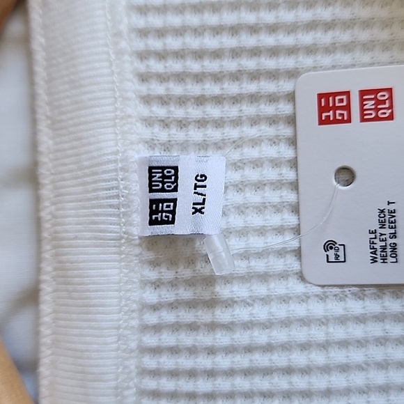 UNIQLO WAFFLE HENLEY NECK LONG SLEEVED T-SHIRT - Picture 11 of 12
